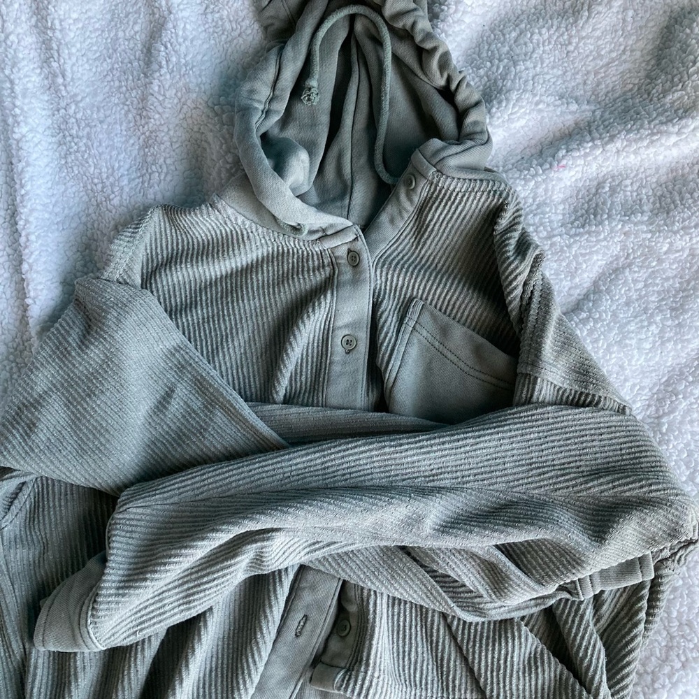 American Eagle Light Green Sweater Size S